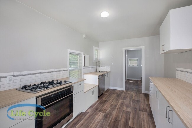 Building Photo - 1314 Beechwood St NE
