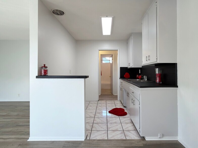 Building Photo - 1892 Cedar Ave