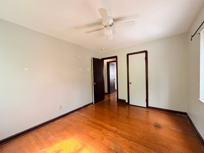 Building Photo - 14330 Lakewood Heights Blvd
