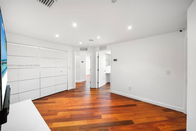 Building Photo - 4779 Collins Ave