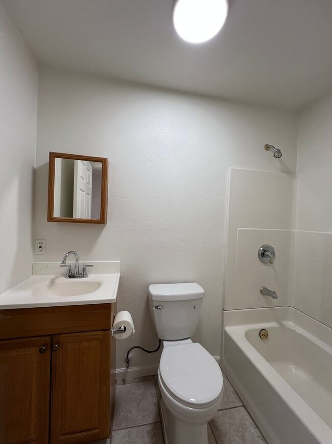 Building Photo - 2016 17 Street - Stylish 2BD/2BA Duplex | ...
