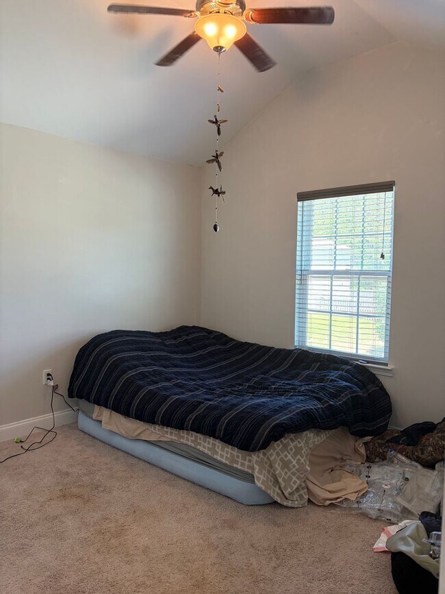 Building Photo - AVAILABLE NOW! (Pet Friendly)