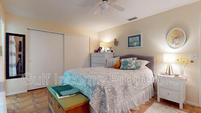Building Photo - 5037 Village Garden Dr
