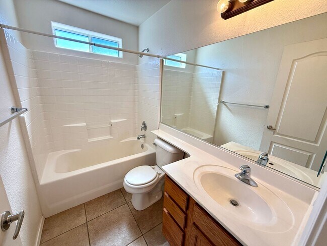 Building Photo - Great 3 bedroom, 2 bathroom home located in a cul-de-sac