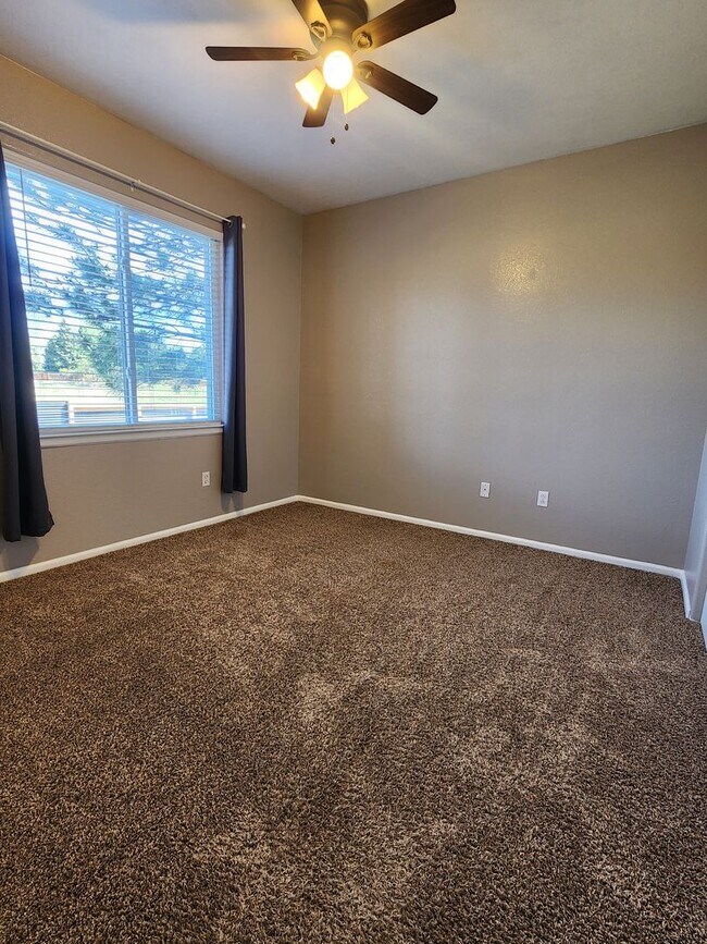 Building Photo - Amazing first floor condo in Littleton!!