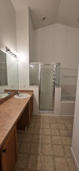 Building Photo - 990 Kenbar St