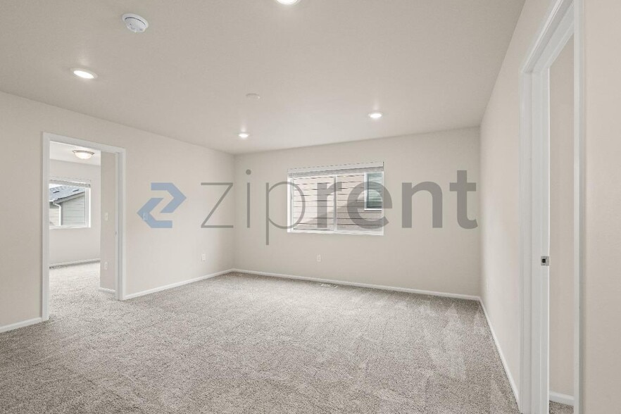 Building Photo - Unit
