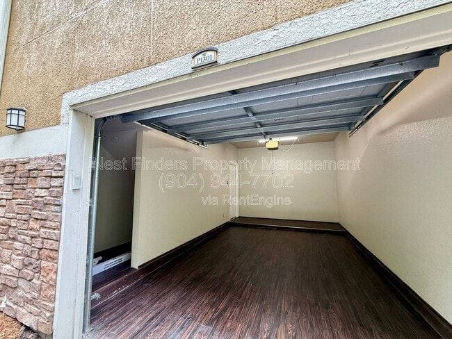 Building Photo - 8539 Gate Pkwy W