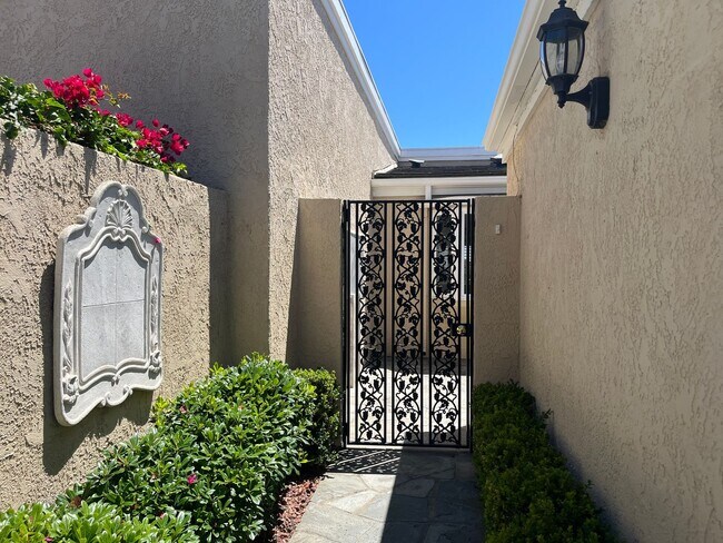 Building Photo - Stunning *VIEW* home for rent in desirable...