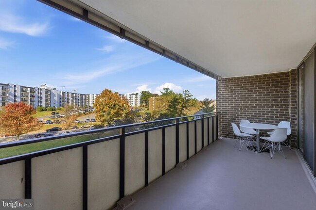 Building Photo - 250 S Reynolds St