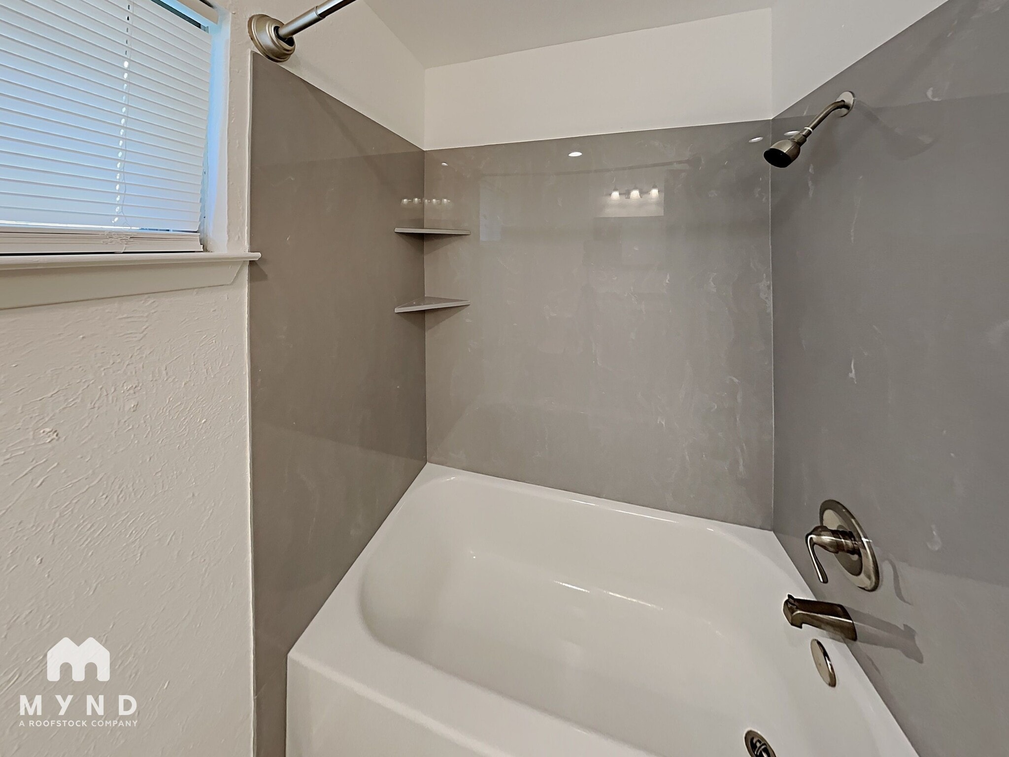 Building Photo - 939 N Pleasant Woods Dr