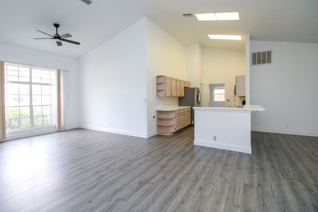 Building Photo - ***ANNUAL UNFURNISHED RENTAL***NEWLY RENOV...