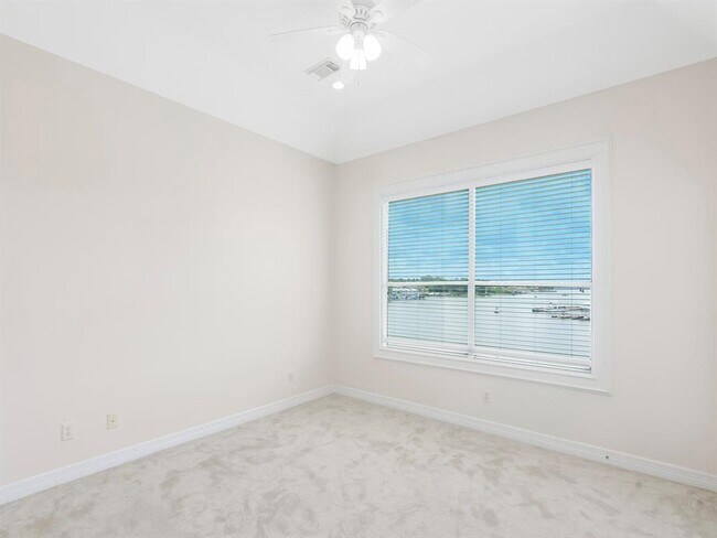 Building Photo - 168 Lake Point Blvd