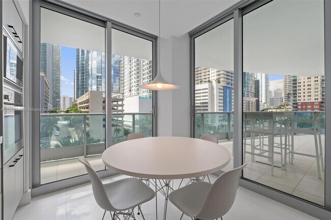 Building Photo - 1331 Brickell Bay Dr