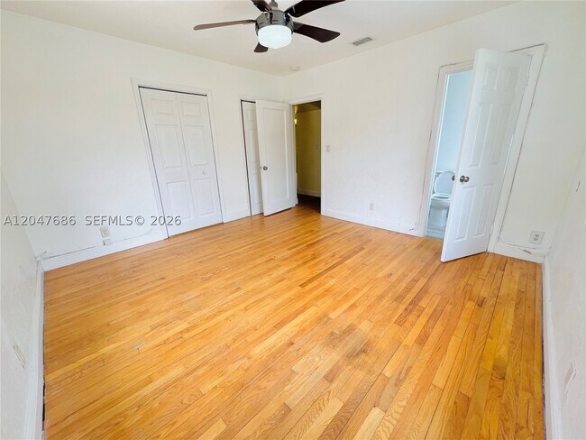 Building Photo - 410 Pinecrest Dr