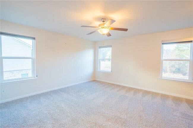 Building Photo - 1060 Sunny Lk Dr