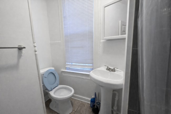 Building Photo - 450 E Lorraine Ave