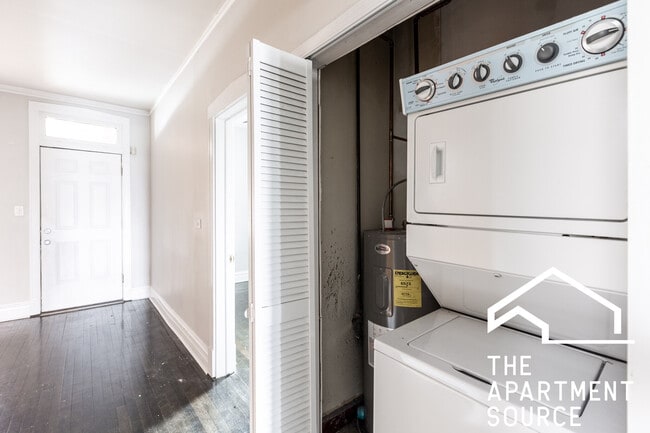 Building Photo - 1530 N Greenview Ave