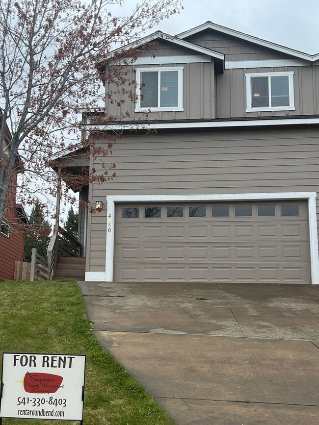 Building Photo - Reindeer Ave. Duplex