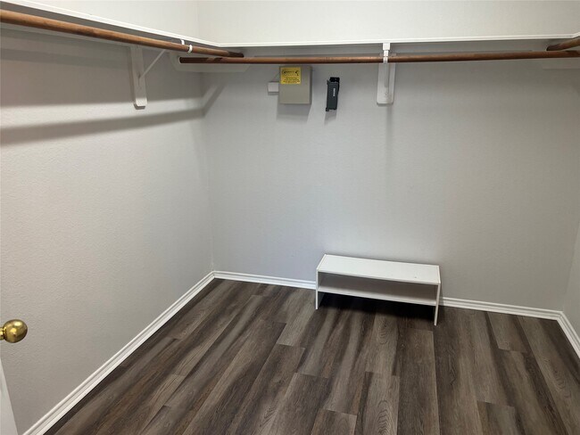 Building Photo - 1907 Cold River Dr