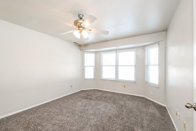 Building Photo - 753 Liberty Village Dr