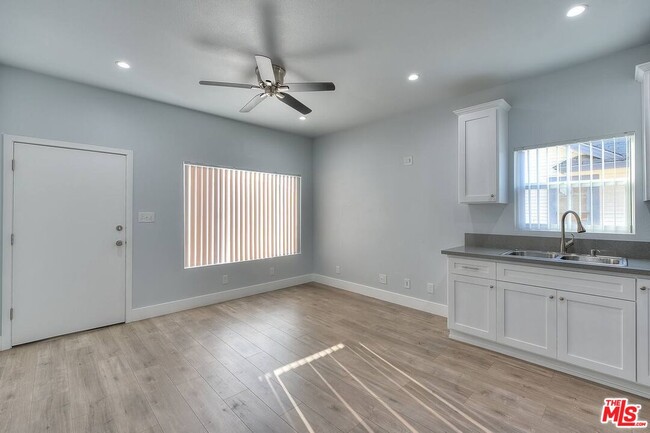 Building Photo - 4284 S Hobart Blvd