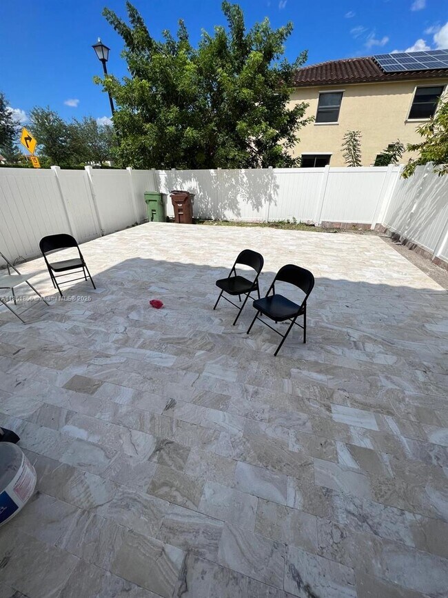 Building Photo - 3399 W 90th Terrace
