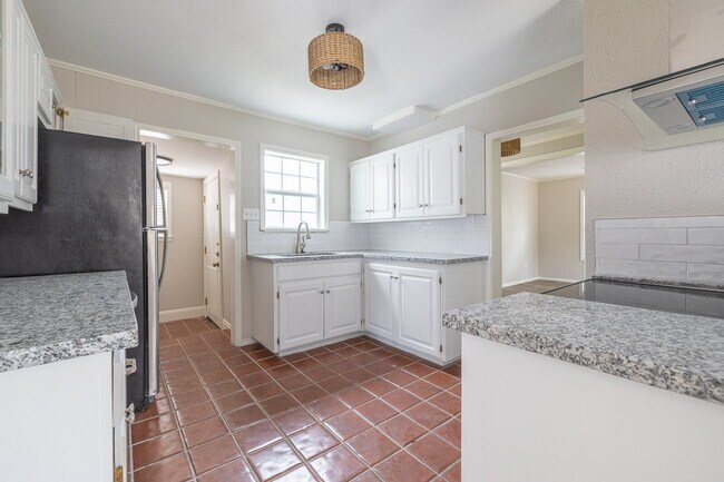 Building Photo - Charming 2-Story Home in Tech Terrace!