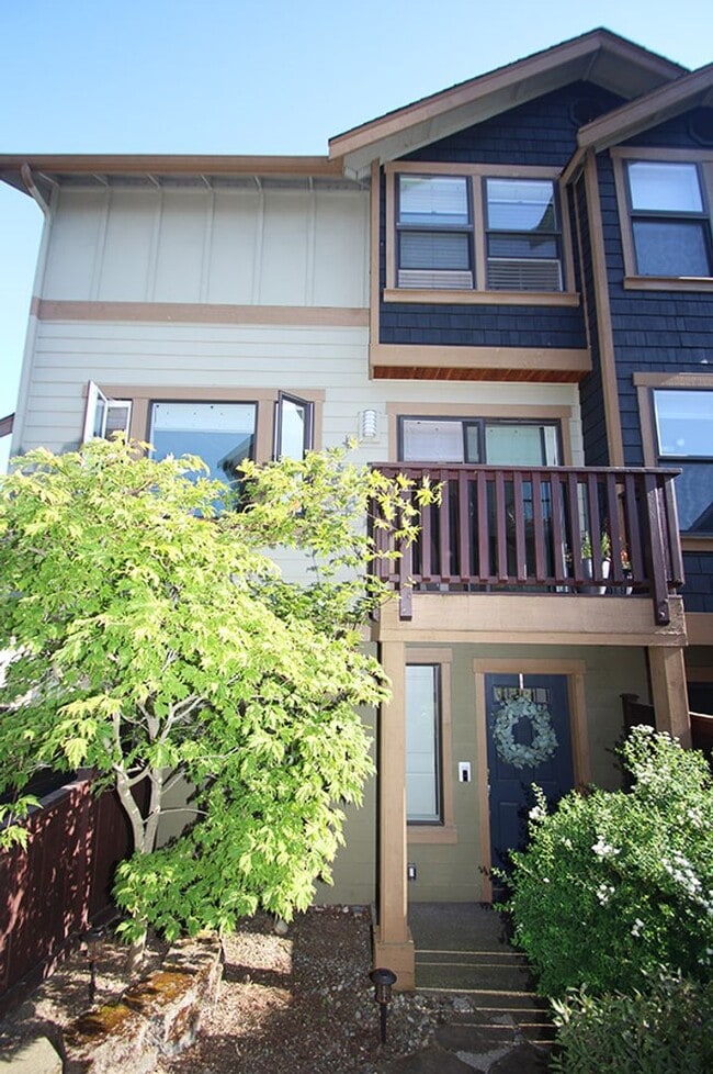 Building Photo - LUXURY 2-BED BALLARD TOWNHOME FOR RENT WIT...