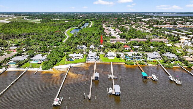 Building Photo - 1042 SE St Lucie Blvd