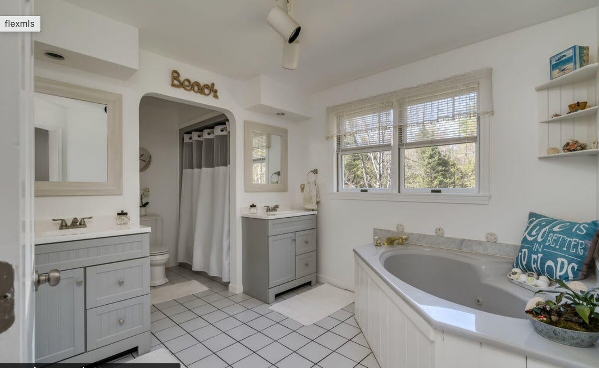 Building Photo - 13 White Pine Ln