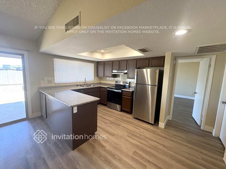 Building Photo - 9503 W Las Palmaritas Dr
