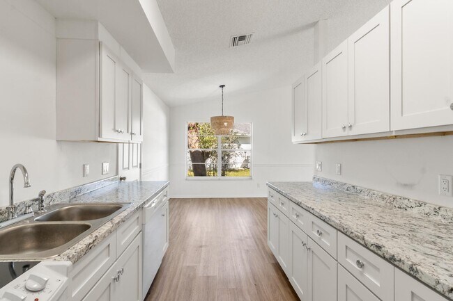 Building Photo - 1816 14th Ave SW