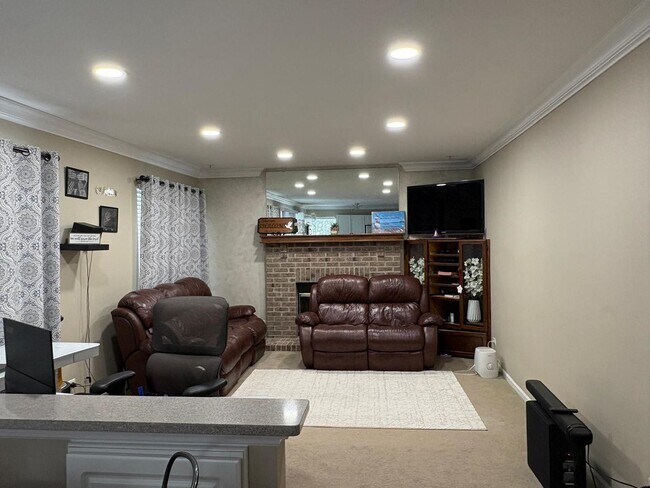 Building Photo - 1375 Burnett Dr