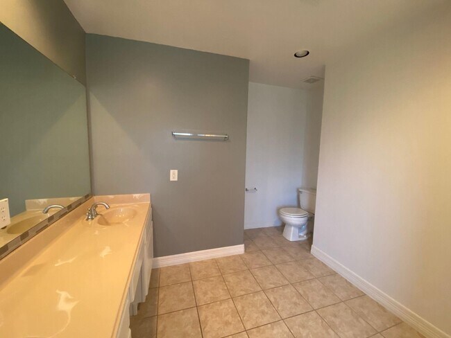 Building Photo - 3710 Sherwood Ln