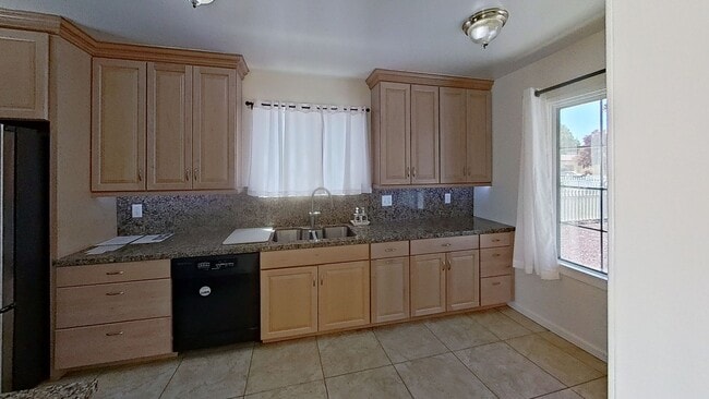 Building Photo - 4/Bedroom  Home for Lease in West Hills!