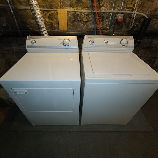 Building Photo - 309 Lake St