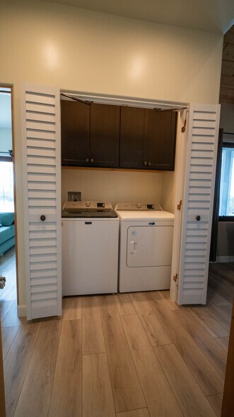 Building Photo - 9941 Los Nidos Ln