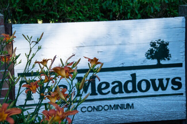 Building Photo - 1607 Meadowview Ln