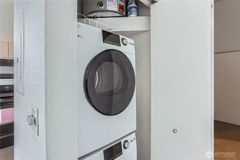 Building Photo - 417 E Pine St