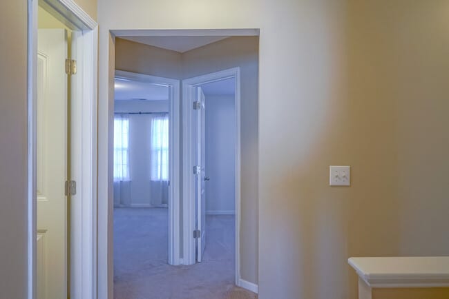 Building Photo - Townhome | Washer/ Dryer Included  |Fenced...