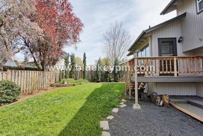 Building Photo - Luxury 3 Bed, 2.5 Bath Home in Beaverton with Large Yard and Bonus Room
