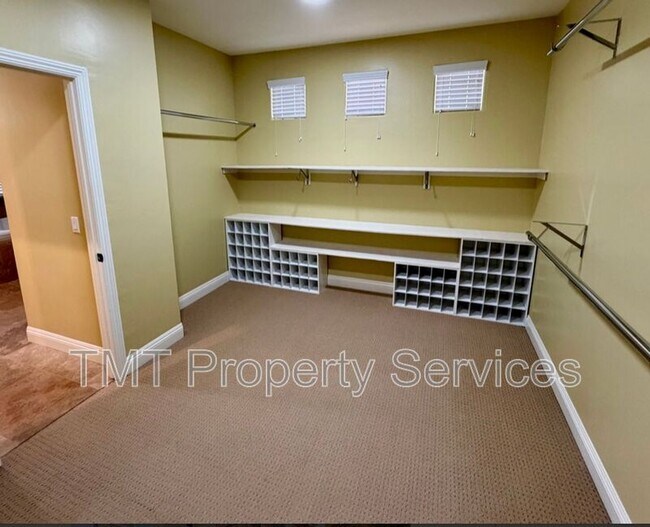 Building Photo - 6912 Riqueza Ct