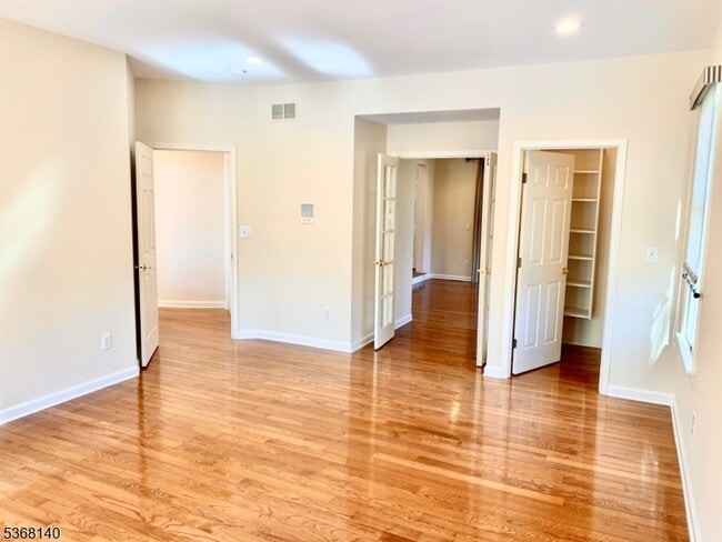 Building Photo - 42 Rosewood Ct