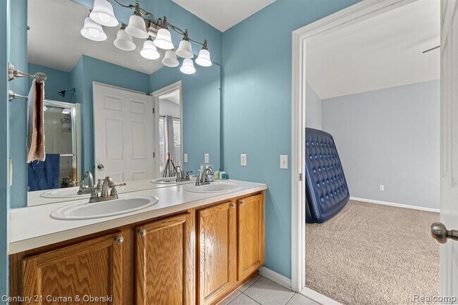 Building Photo - 7164 Richmond Dr