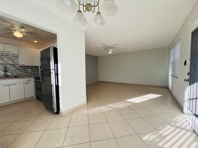 Building Photo - 82 Normandy Ln