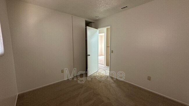 Building Photo - 14605 Perham Dr