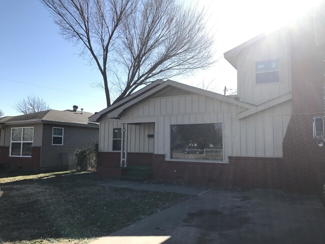 Building Photo - 205 W 34th St