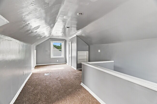 Building Photo - 8650 Greenview Ave