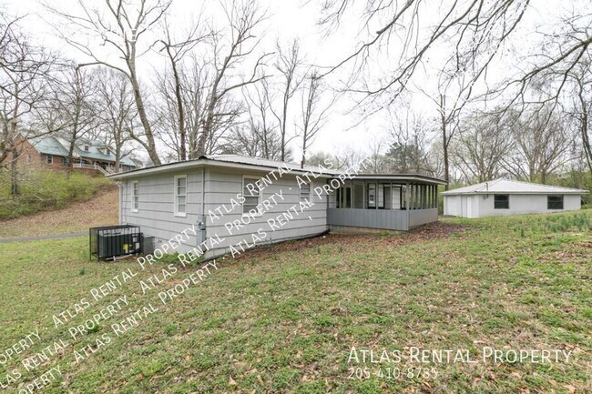 Building Photo - 1216 Devine Dr